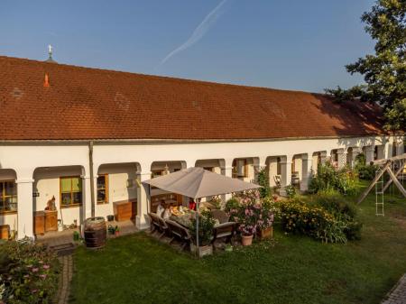 Weingut Genießerzimmer Bohrn Weingut Genießerzimmer Bohrn