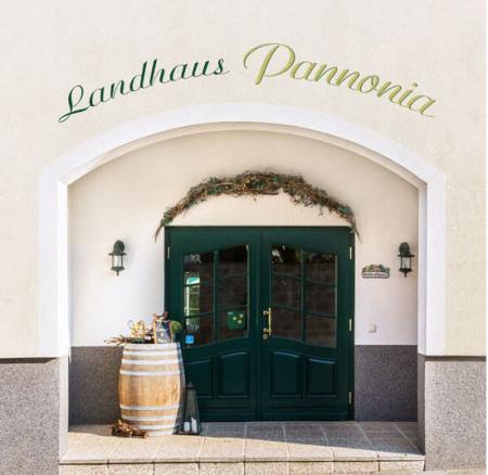 Pension Landhaus Pannonia*** Zimmer&Wein_winter Pension Landhaus Pannonia*** Zimmer&Wein_winter