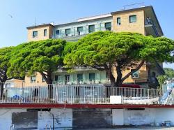 Hotel  Mayola