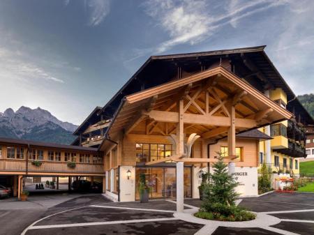 Hotel Wander und Wellnesshotel Waidringer Hof 4-Sterne-Superior · 1. Glückshotel in Tirol Hotel Wander und Wellnesshotel Waidringer Hof 4-Sterne-Superior · 1. Glückshotel in Tirol