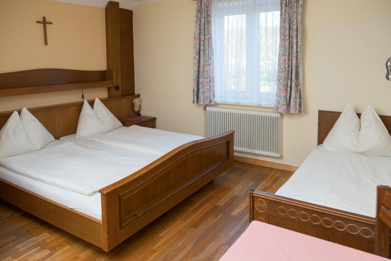 3-Bettzimmer Standard.jpg