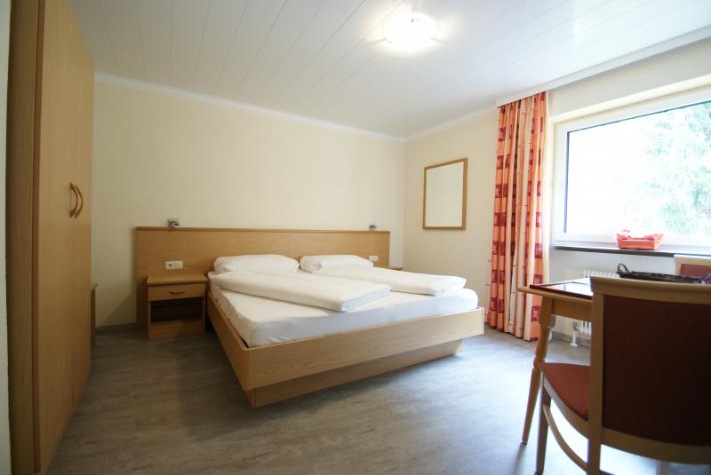 Schlafzimmer mit Essbereich Apart Studio.JPG