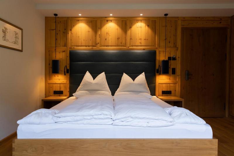 Hotel 76