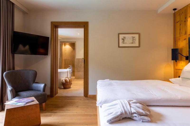 Hotel 76