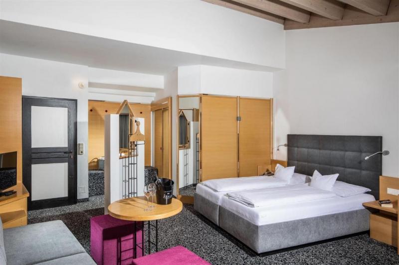 Hotel Tirol