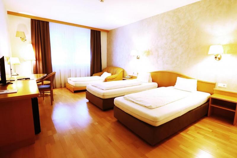 Hotel 3