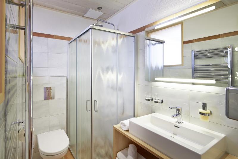 Badezimmer 1.jpg
