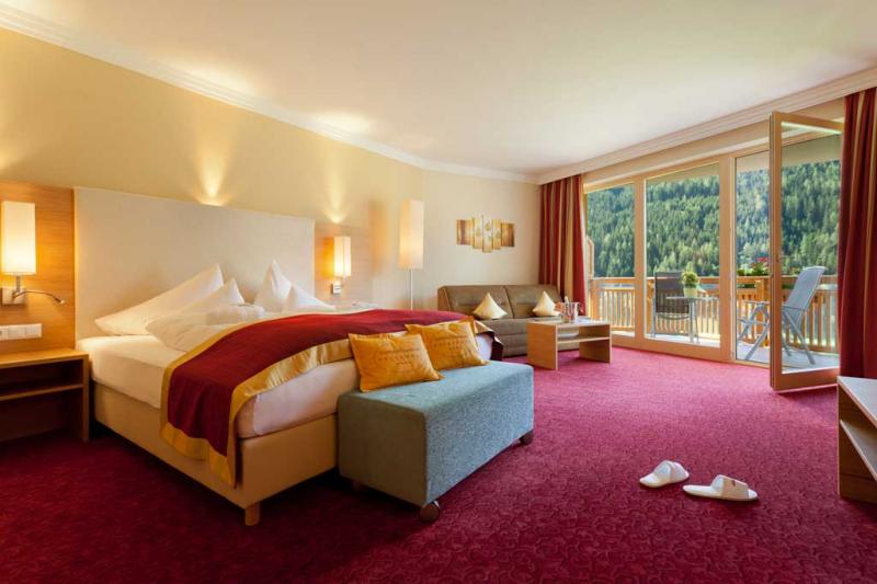 01_felsenhof_juniorsuite_gluecksmomente.jpg