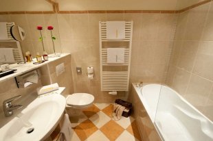 275dfaf5e86ef1d9c63c6dc81f051b6e.jpg