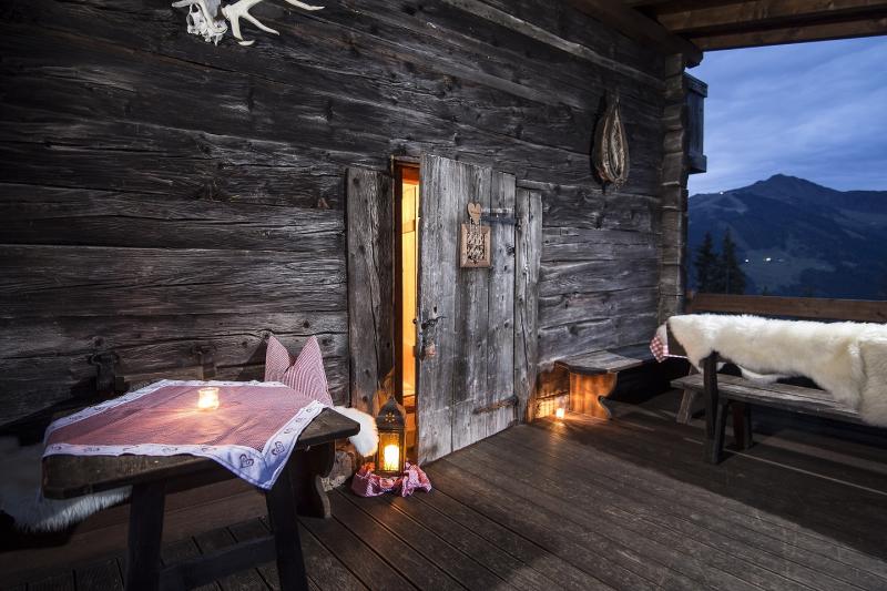 Terrasse abends neu 14 klein.jpg