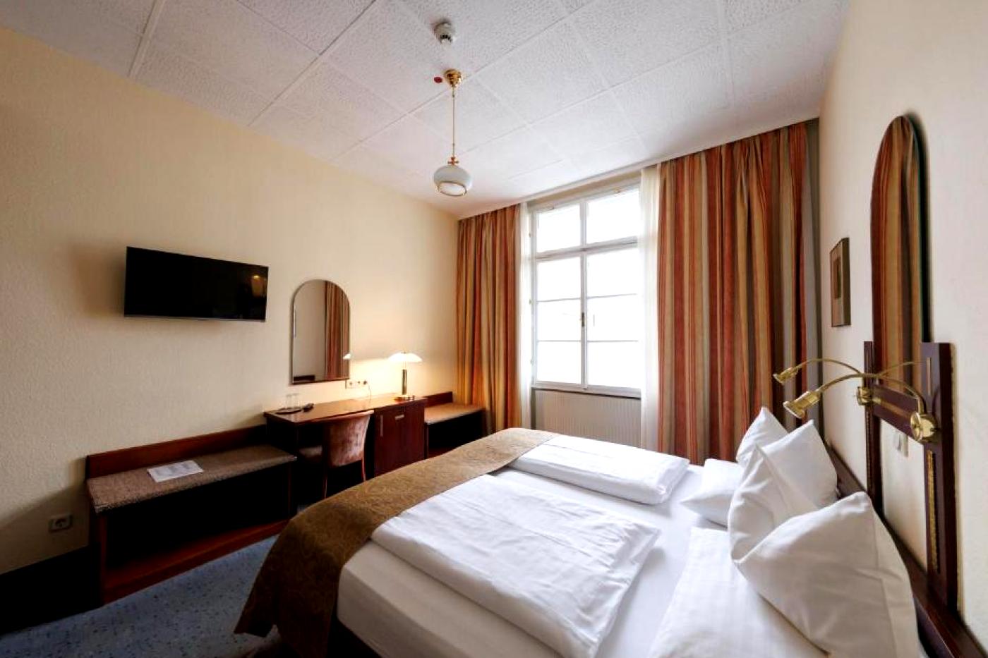 Hotel 3